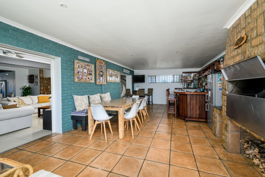 8 Bedroom Property for Sale in Summerstrand Eastern Cape